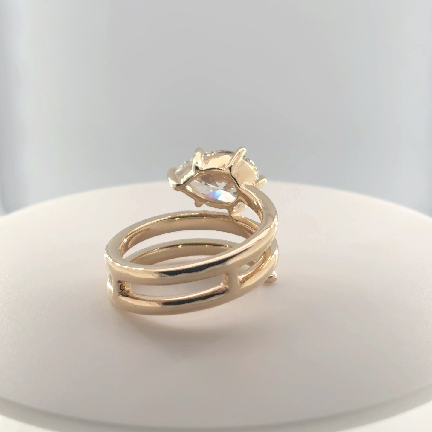 The Elika - 1.5 Carat Pear - 14k Gold Spiral Band